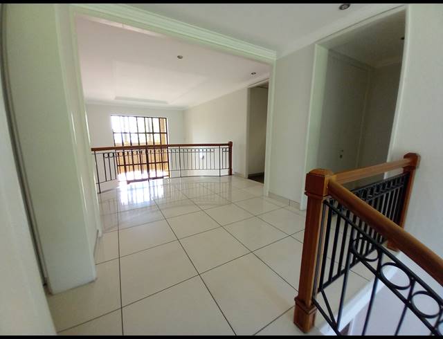 631M² OFFICE TO LET IN BRYANSTON